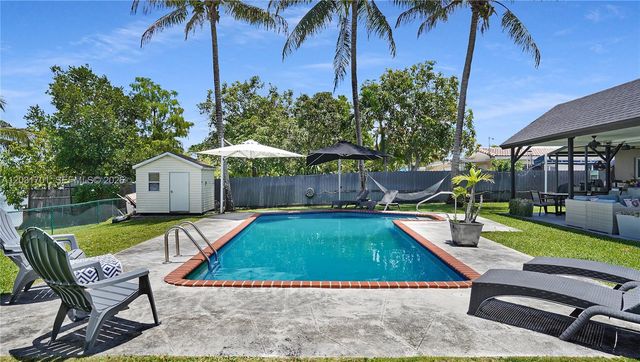 6220 W 10th Avenue, Hialeah, FL 33012