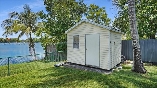 6220 W 10th Avenue, Hialeah, FL 33012