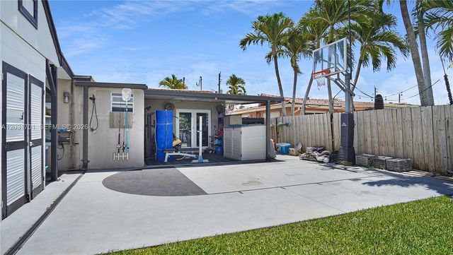 6220 W 10th Avenue, Hialeah, FL 33012