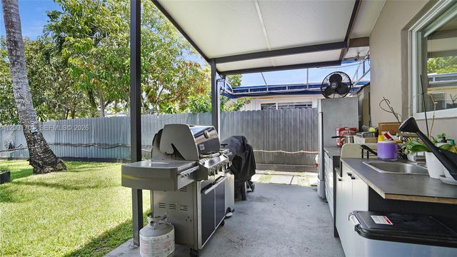 6220 W 10th Avenue, Hialeah, FL 33012