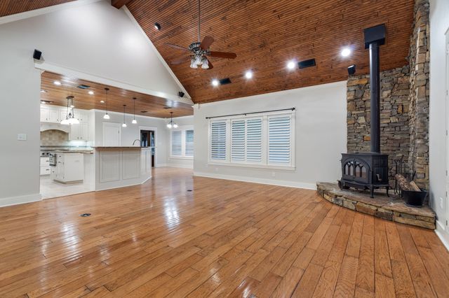 119 College Street, Farmersville, TX 75442