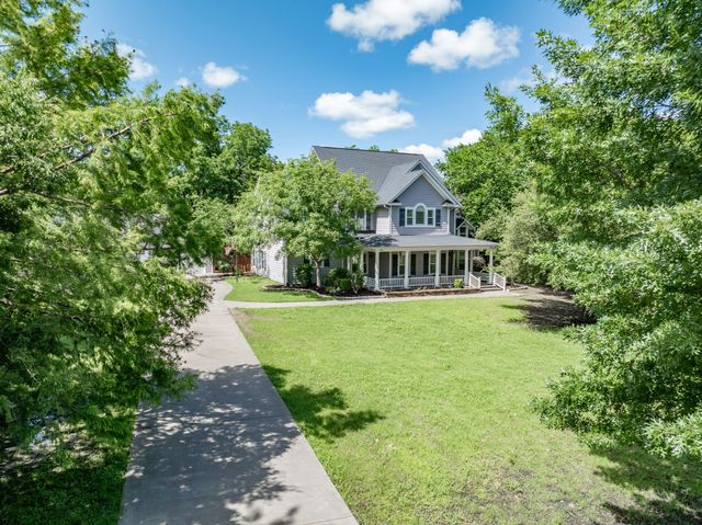 119 College Street, Farmersville, TX 75442