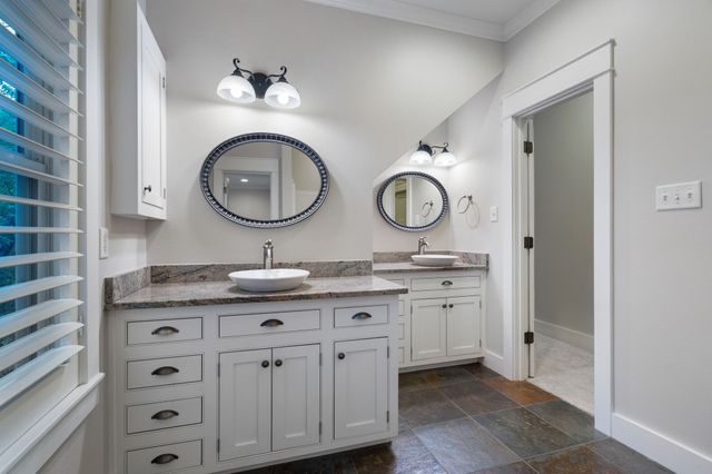 119 College Street, Farmersville, TX 75442