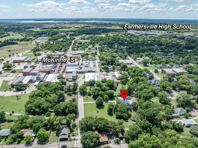 119 College Street, Farmersville, TX 75442