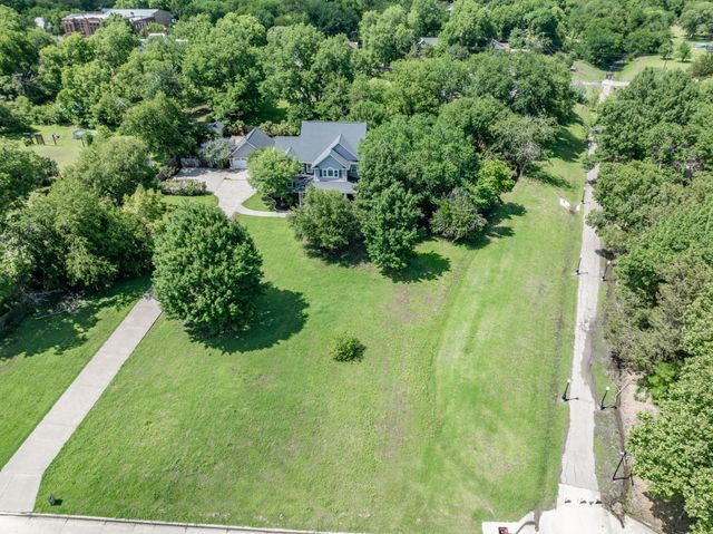 119 College Street, Farmersville, TX 75442