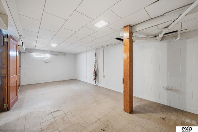 6325 Ruggles Street, Omaha, NE 68104