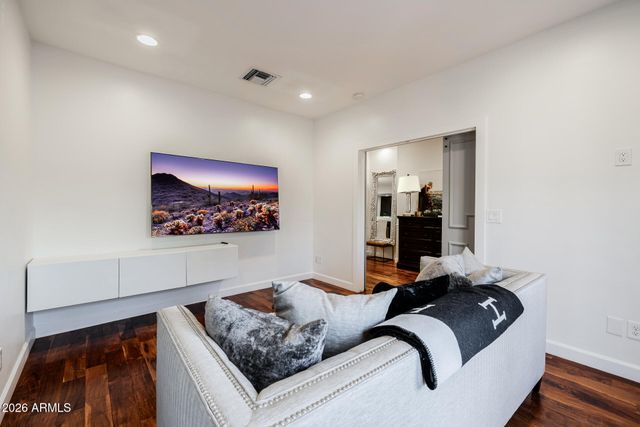 4021 E GLENROSA Avenue, Phoenix, AZ 85018