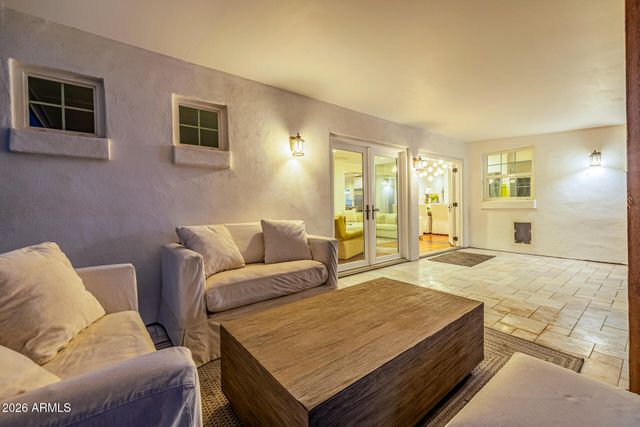 4021 E GLENROSA Avenue, Phoenix, AZ 85018