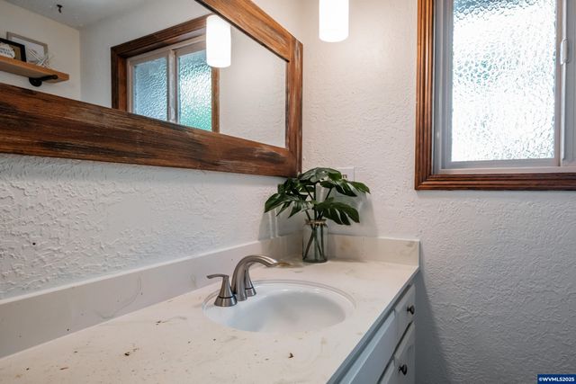 5275 Parker Ct S, Salem, OR 97306