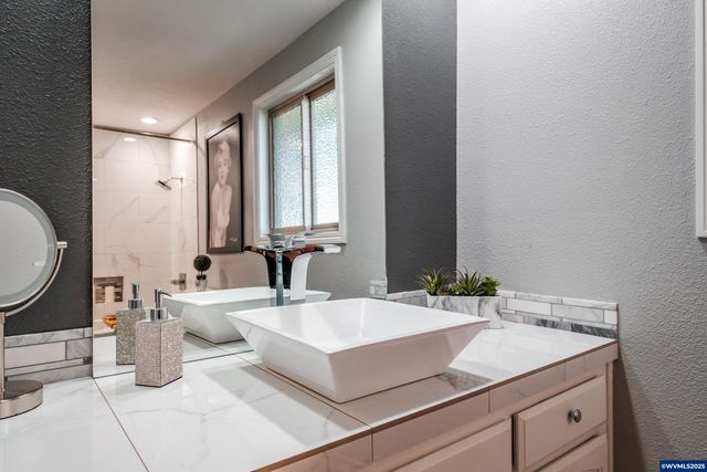 5275 Parker Ct S, Salem, OR 97306