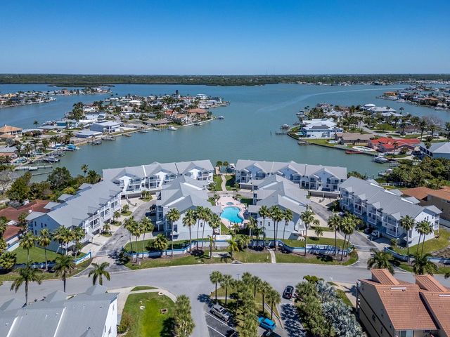139 YACHT CLUB CIRCLE, North Redington Beach, FL 33708