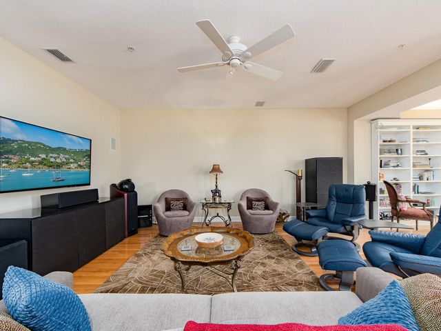 139 YACHT CLUB CIRCLE, North Redington Beach, FL 33708