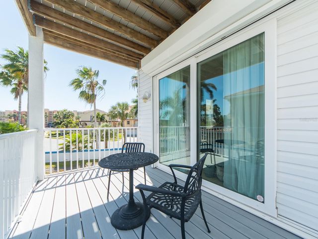 139 YACHT CLUB CIRCLE, North Redington Beach, FL 33708