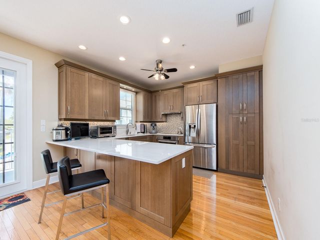 139 YACHT CLUB CIRCLE, North Redington Beach, FL 33708