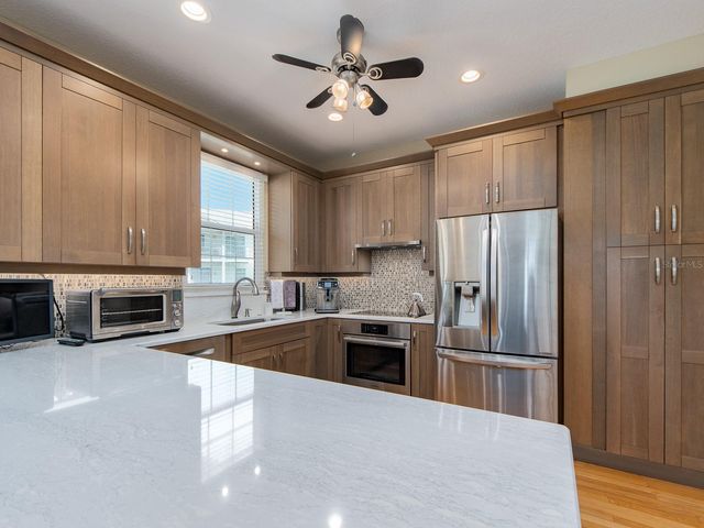 139 YACHT CLUB CIRCLE, North Redington Beach, FL 33708