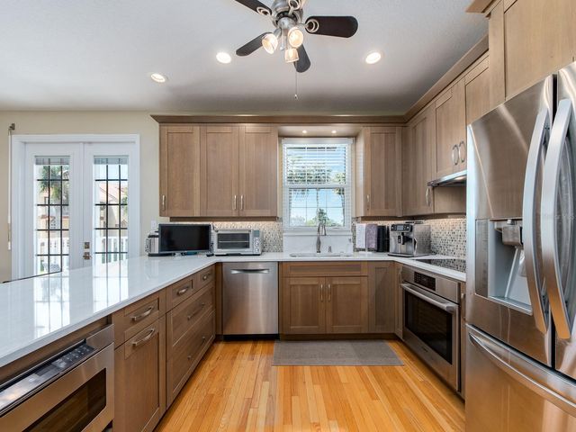 139 YACHT CLUB CIRCLE, North Redington Beach, FL 33708