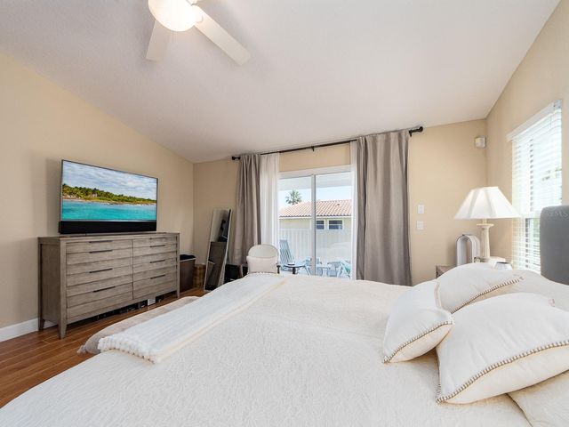 139 YACHT CLUB CIRCLE, North Redington Beach, FL 33708