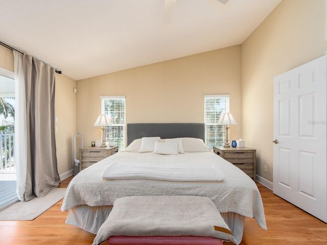 139 YACHT CLUB CIRCLE, North Redington Beach, FL 33708