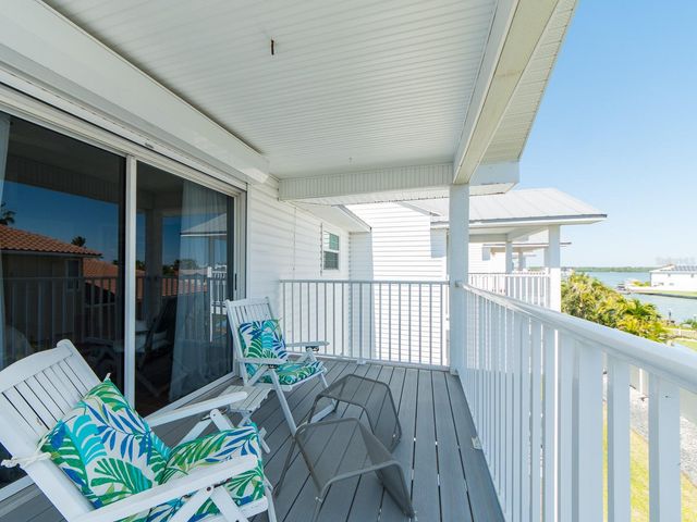 139 YACHT CLUB CIRCLE, North Redington Beach, FL 33708