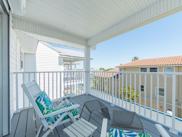 139 YACHT CLUB CIRCLE, North Redington Beach, FL 33708