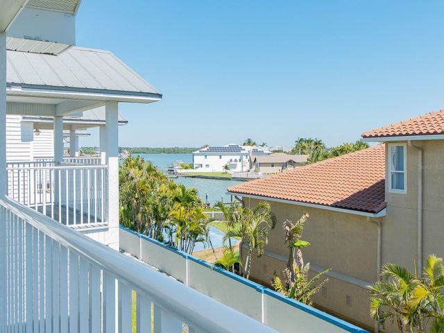139 YACHT CLUB CIRCLE, North Redington Beach, FL 33708