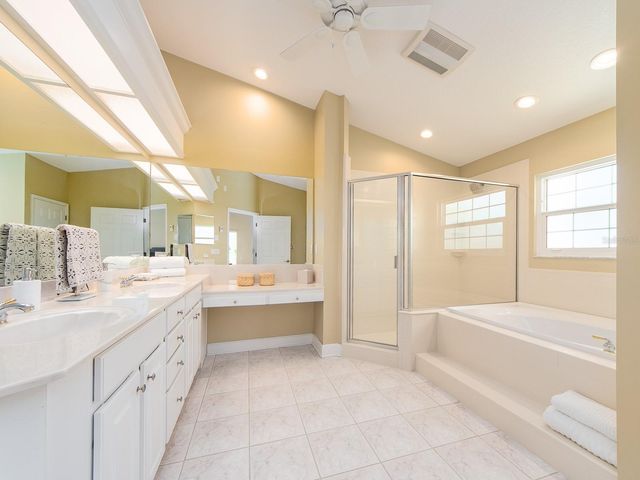 139 YACHT CLUB CIRCLE, North Redington Beach, FL 33708