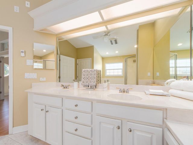 139 YACHT CLUB CIRCLE, North Redington Beach, FL 33708