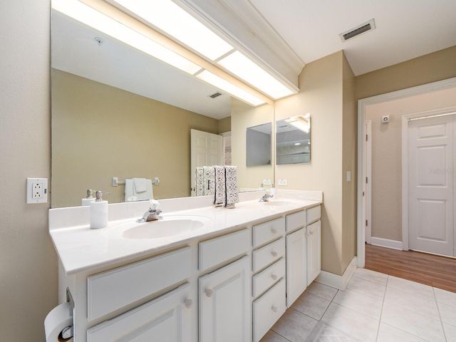 139 YACHT CLUB CIRCLE, North Redington Beach, FL 33708