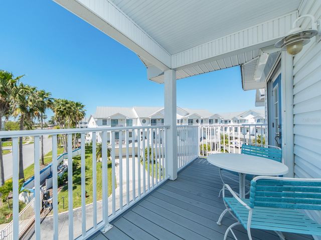 139 YACHT CLUB CIRCLE, North Redington Beach, FL 33708