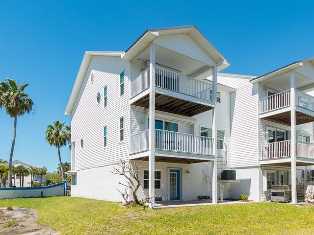 139 YACHT CLUB CIRCLE, North Redington Beach, FL 33708