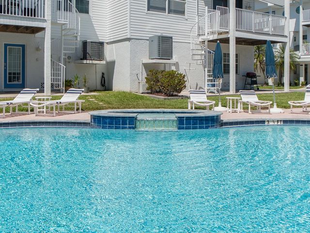 139 YACHT CLUB CIRCLE, North Redington Beach, FL 33708