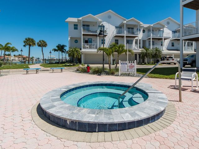 139 YACHT CLUB CIRCLE, North Redington Beach, FL 33708
