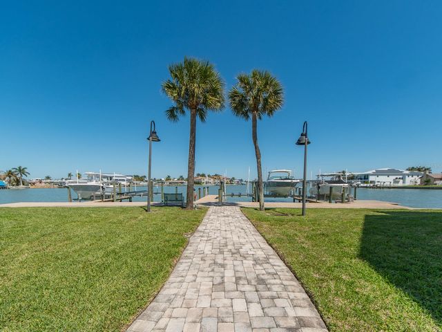 139 YACHT CLUB CIRCLE, North Redington Beach, FL 33708