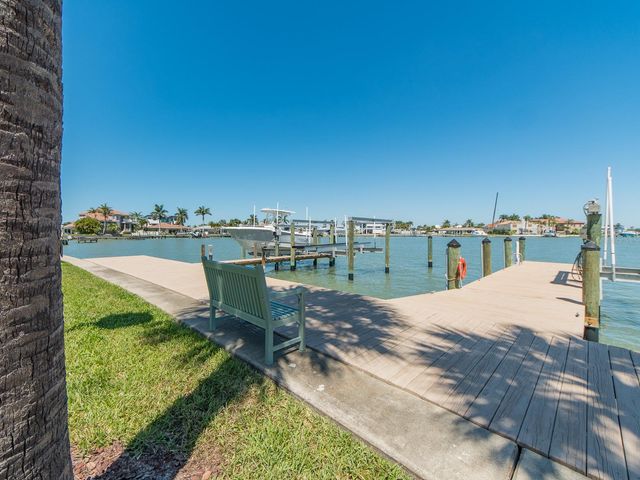 139 YACHT CLUB CIRCLE, North Redington Beach, FL 33708