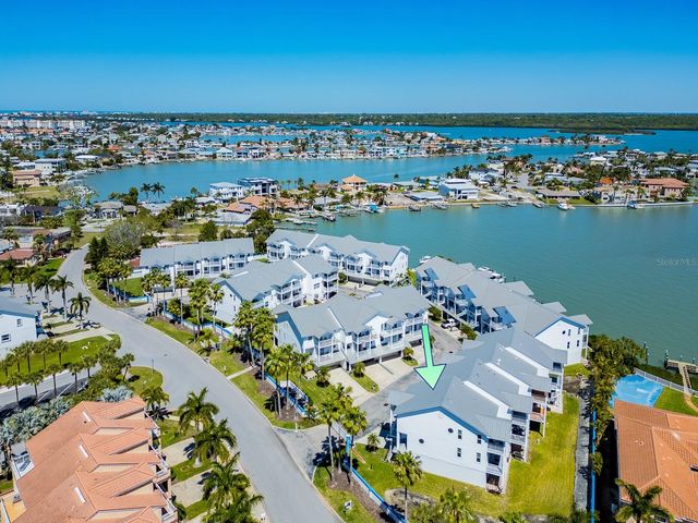 139 YACHT CLUB CIRCLE, North Redington Beach, FL 33708