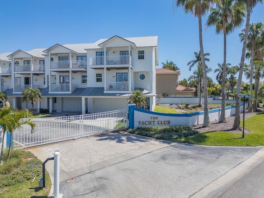 139 YACHT CLUB CIRCLE, North Redington Beach, FL 33708