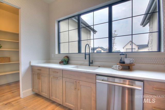 542 Midpoint Ave, Middleton, ID 83644