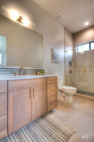 542 Midpoint Ave, Middleton, ID 83644
