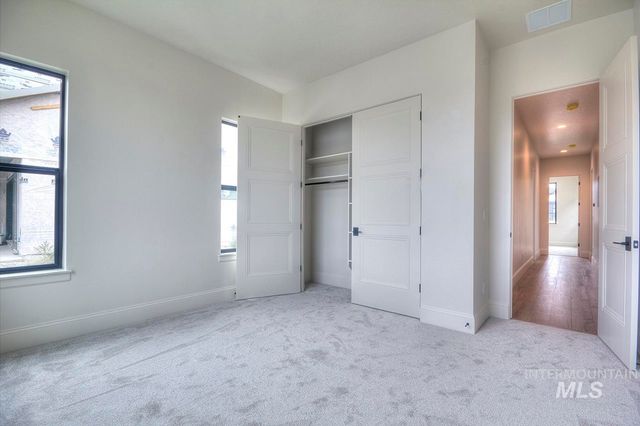 542 Midpoint Ave, Middleton, ID 83644
