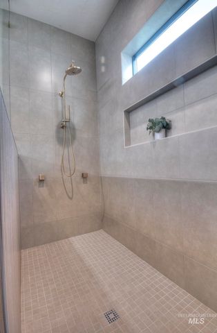 542 Midpoint Ave, Middleton, ID 83644