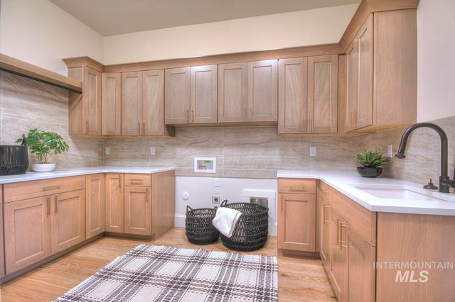 542 Midpoint Ave, Middleton, ID 83644