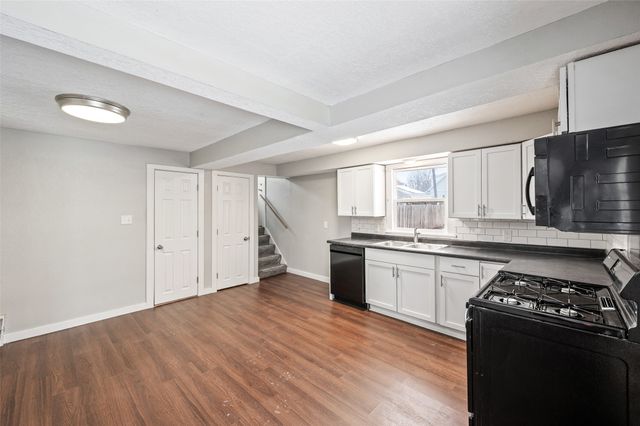 3007 E 8th Street, Des Moines, IA 50316