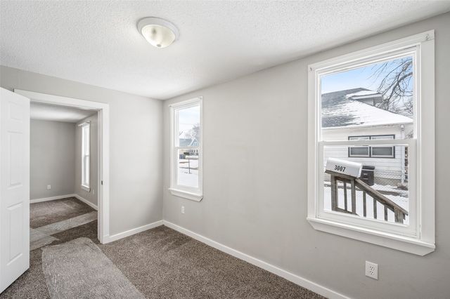 3007 E 8th Street, Des Moines, IA 50316