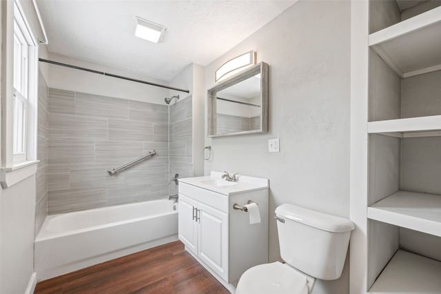 3007 E 8th Street, Des Moines, IA 50316