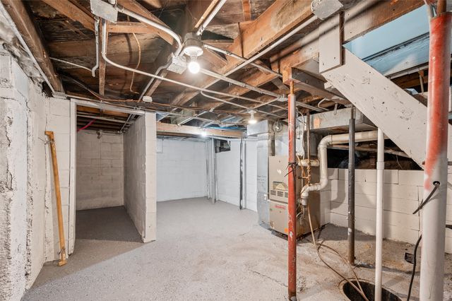 3007 E 8th Street, Des Moines, IA 50316