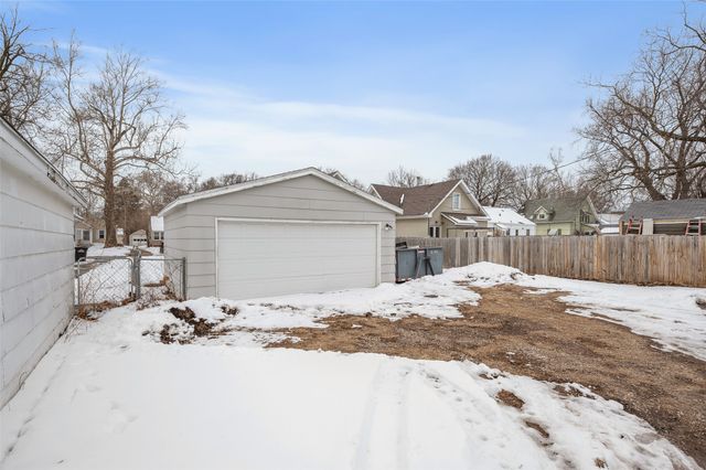 3007 E 8th Street, Des Moines, IA 50316