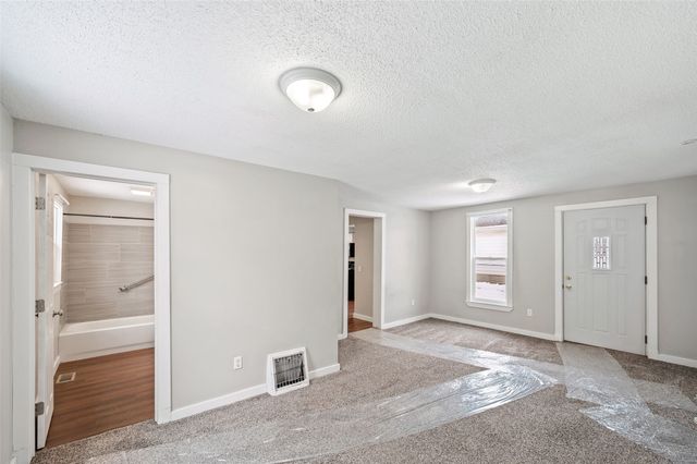 3007 E 8th Street, Des Moines, IA 50316