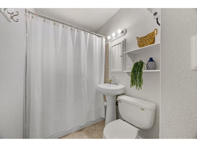 9235 N SEWARD Ave, Portland, OR 97217