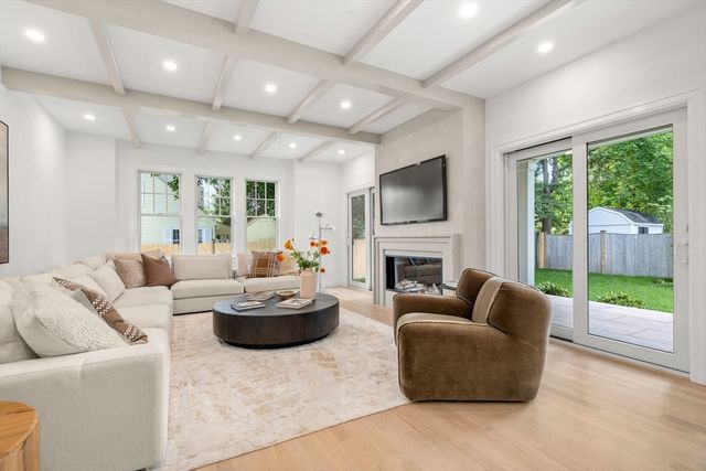 28 Parker Rd, Wellesley, MA 02482