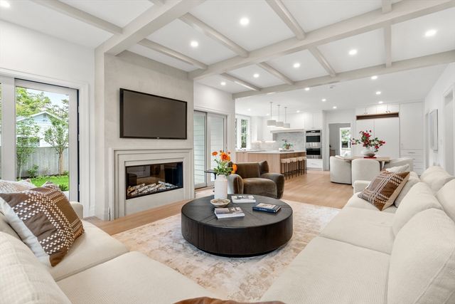 28 Parker Rd, Wellesley, MA 02482